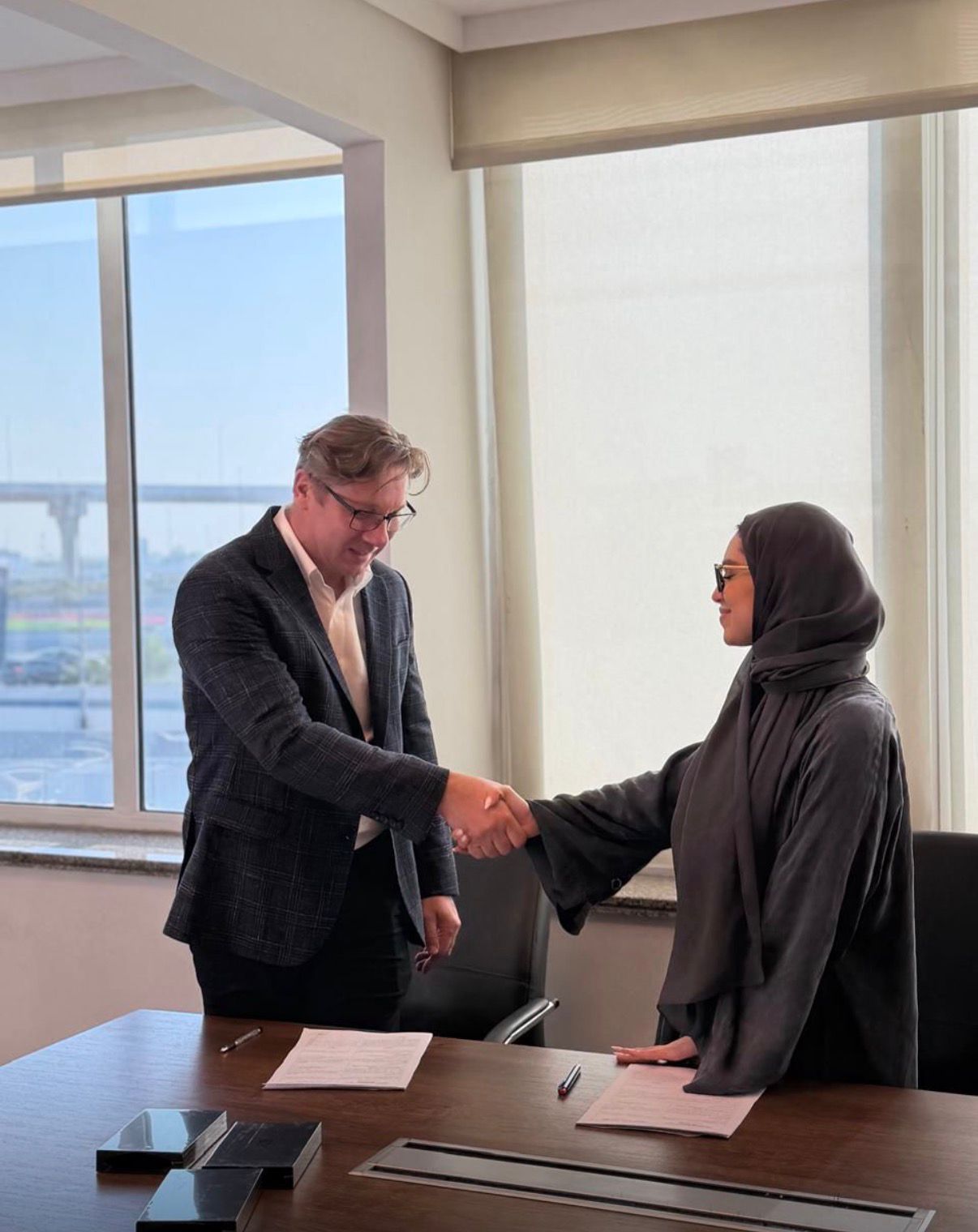 Partnership agreement handshake